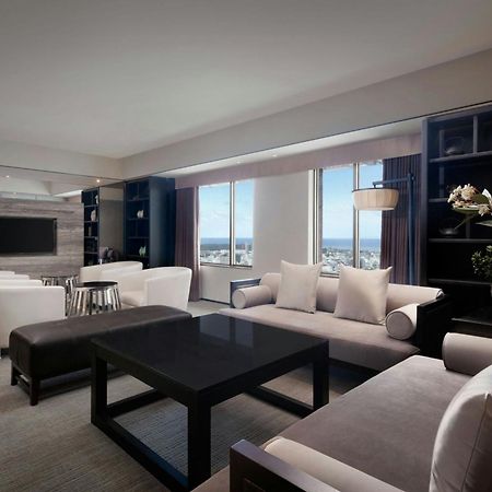 Sheraton Taitung Hotel מראה חיצוני תמונה A living room in a suite at the Ritz-Carlton, Dubai