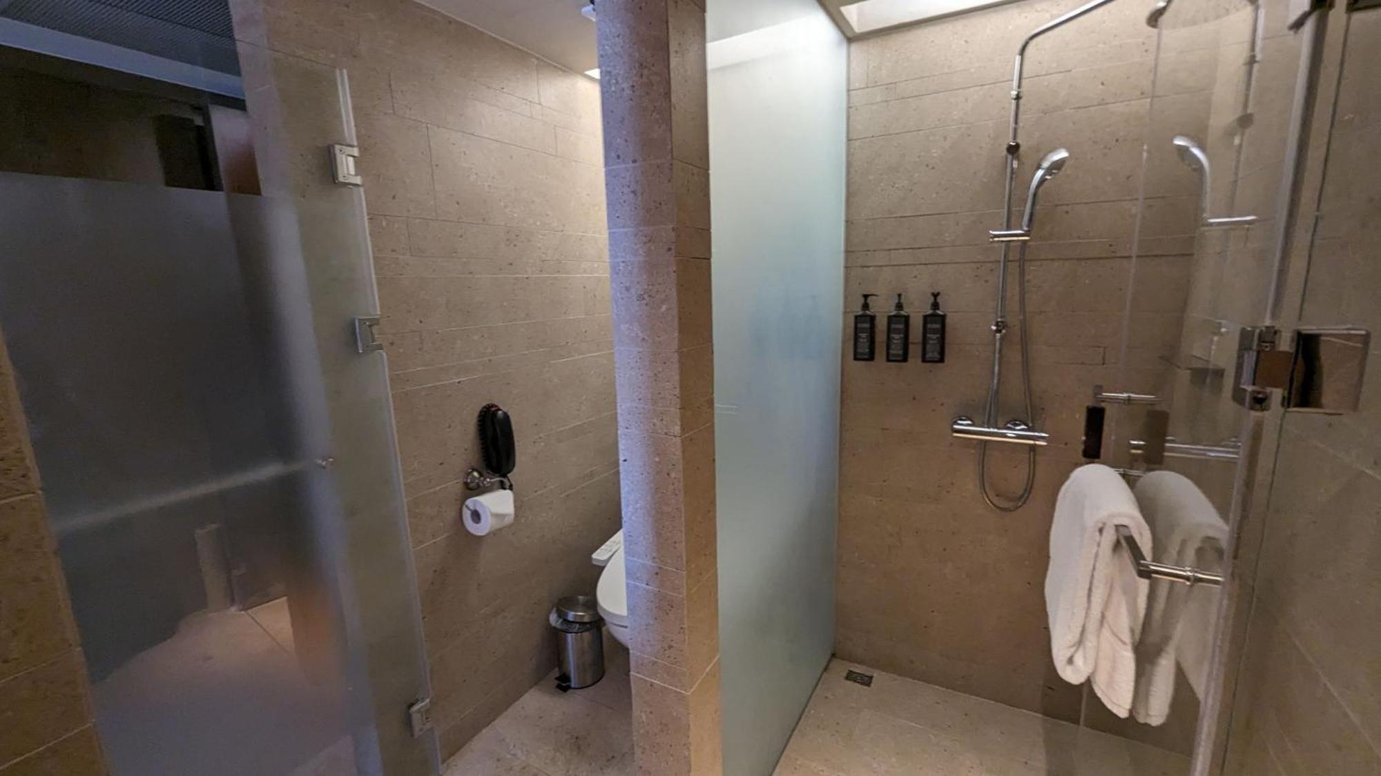 Sheraton Taitung Hotel מראה חיצוני תמונה Bathroom of a First Suite