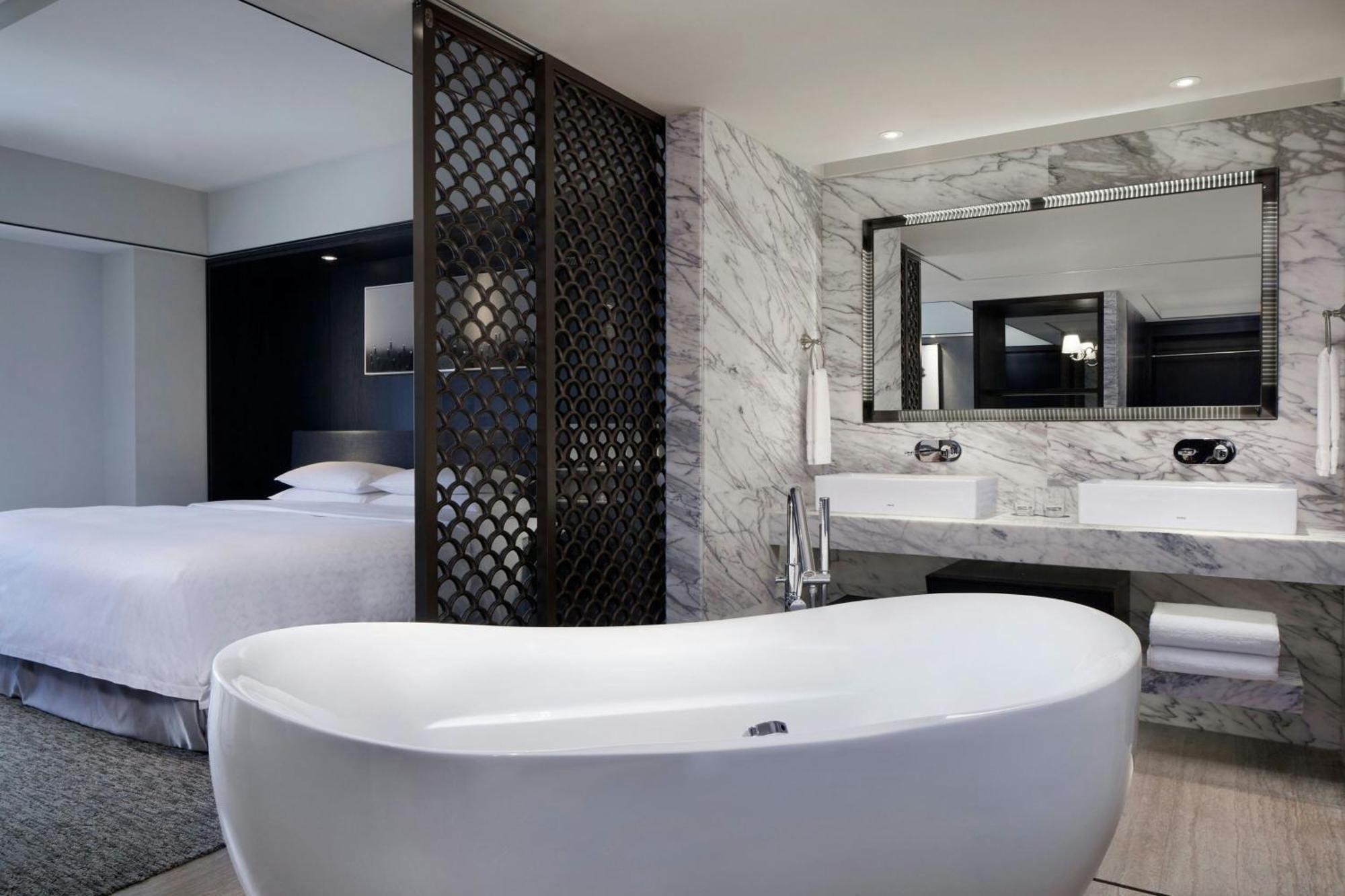 Sheraton Taitung Hotel מראה חיצוני תמונה A bathroom at the hotel