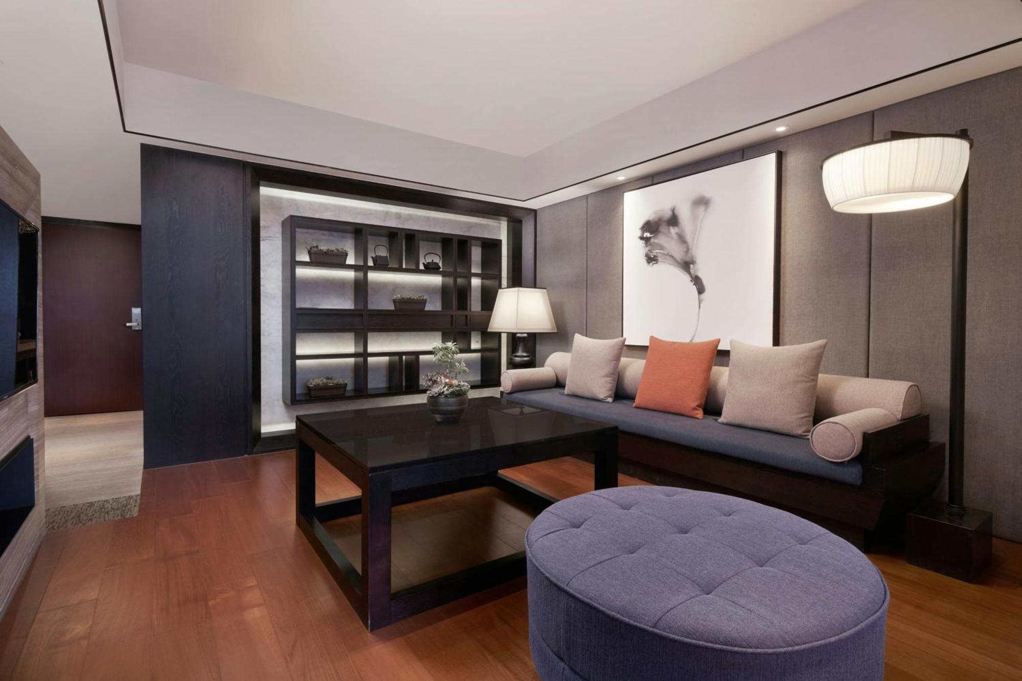 Sheraton Taitung Hotel מראה חיצוני תמונה A living room at the Mandarin Oriental, Hong Kong