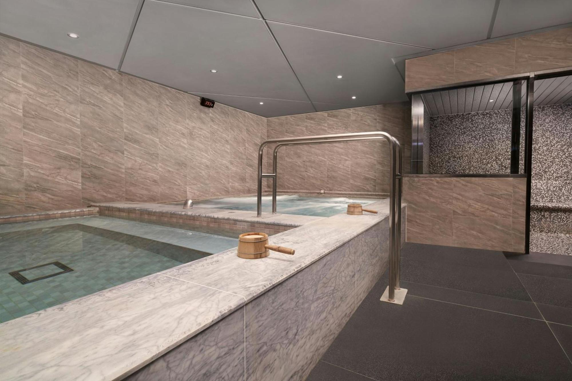 Sheraton Taitung Hotel מראה חיצוני תמונה A spa in a hotel