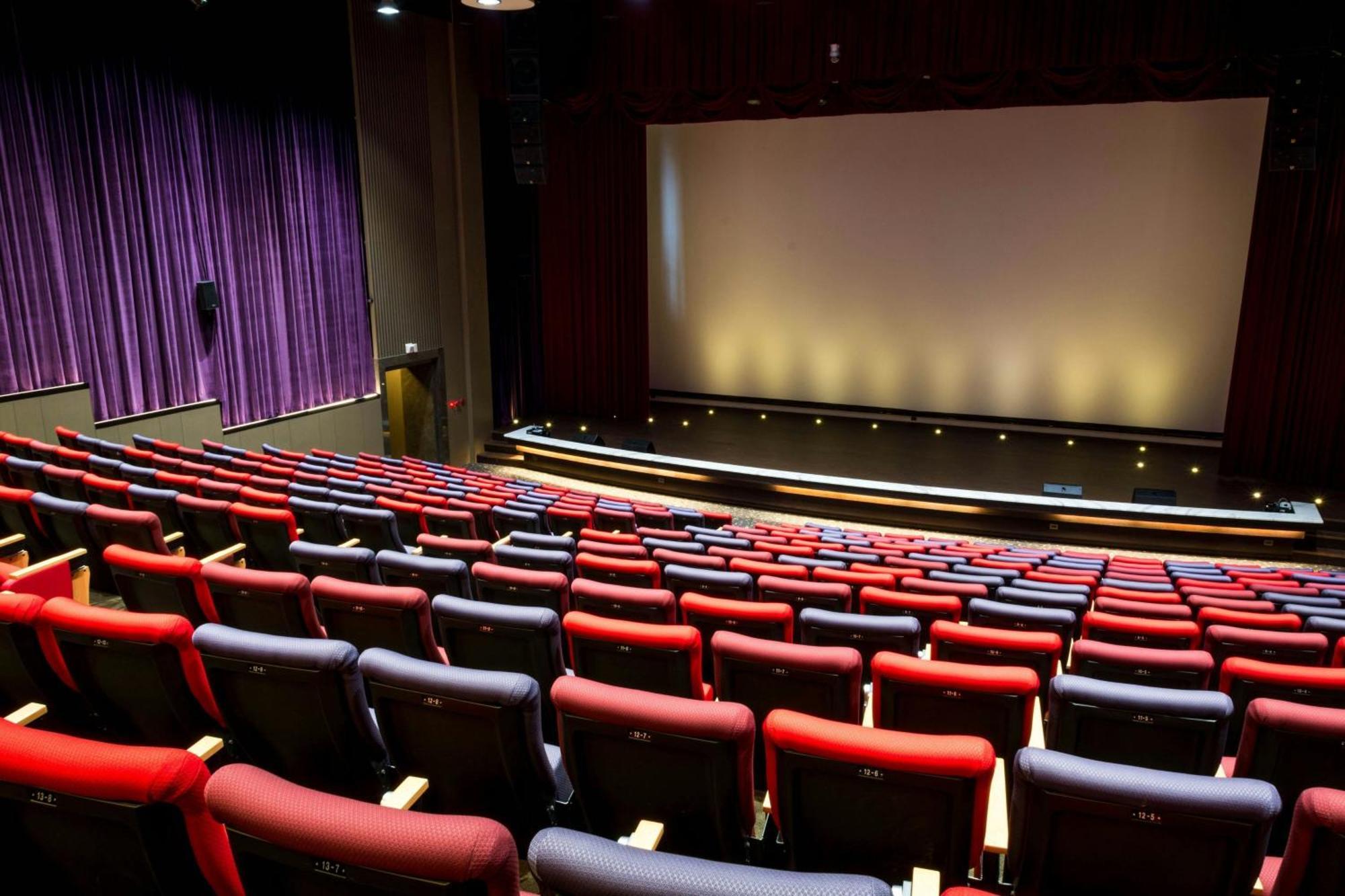 Sheraton Taitung Hotel מראה חיצוני תמונה The interior of the 2007-built theater